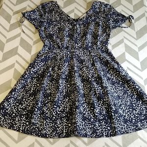 OLIVE AND OAK DRESS SIZE SMALL.